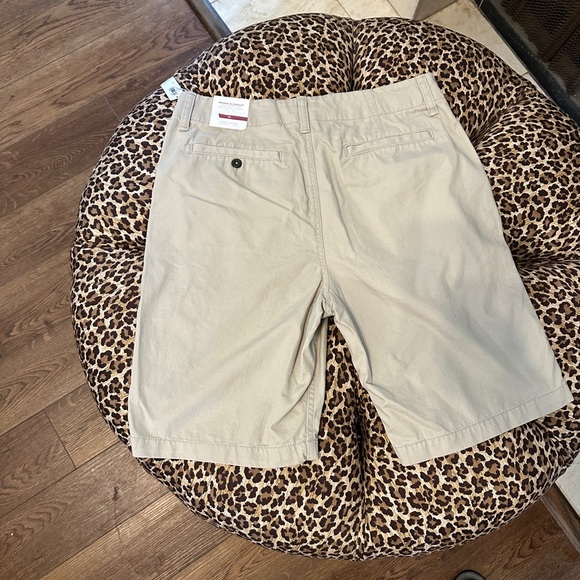 NWT Old Navy 34 Broken In Straight Chino Shorts - Picture 3 of 4